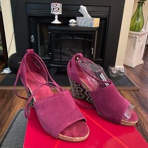 Spring plush dark pink wedges